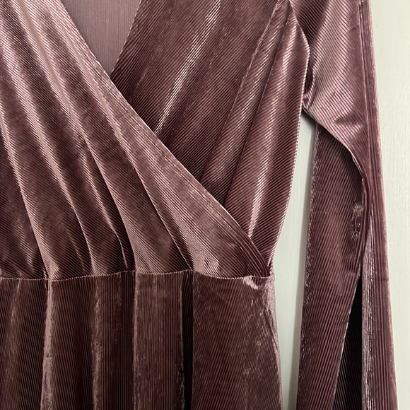 Express Velvet Wrap Dress - Picture 4 of 8